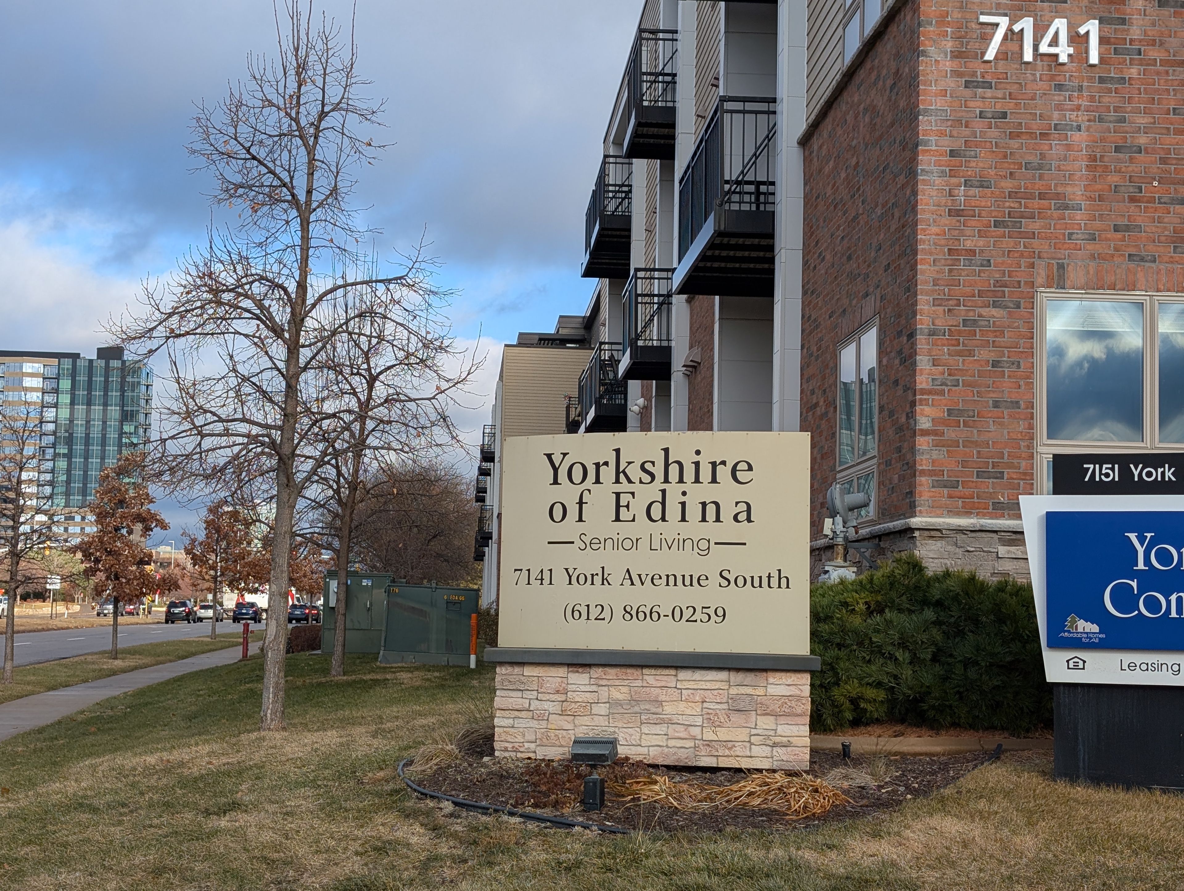 Yorkshire Of Edina Senior Living 4