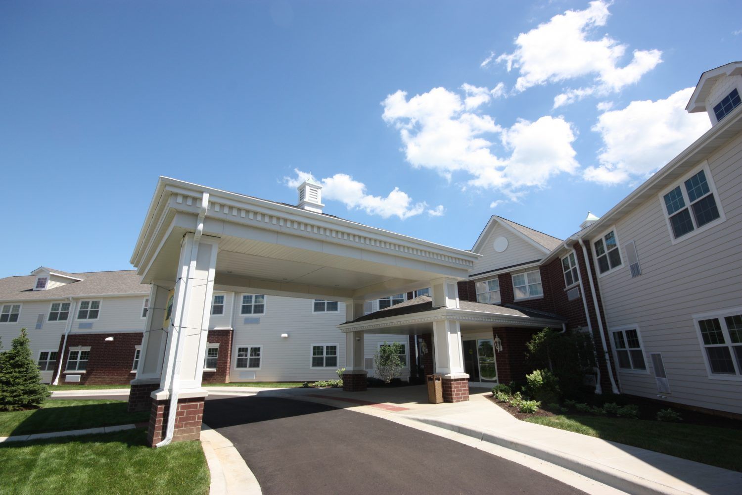 Heritage Woods of Freeport senior living community featuring modern architecture and housing.