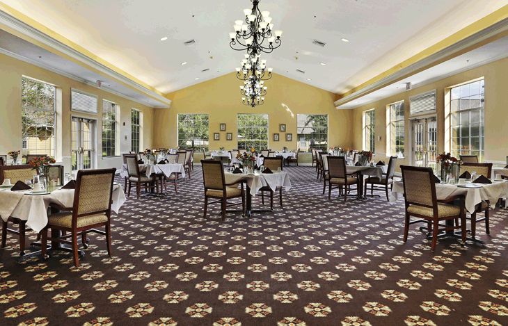Interior view of Sodalis Tampa senior living community featuring elegant dining area and reception room.