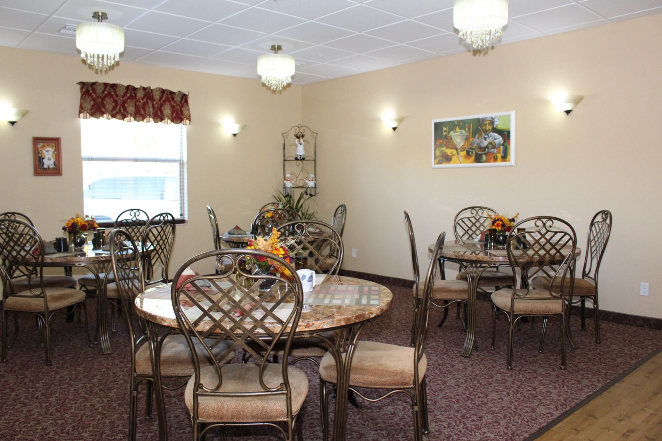 Senior living community Marion Oaks Assisted Living featuring elegant dining room with modern decor.