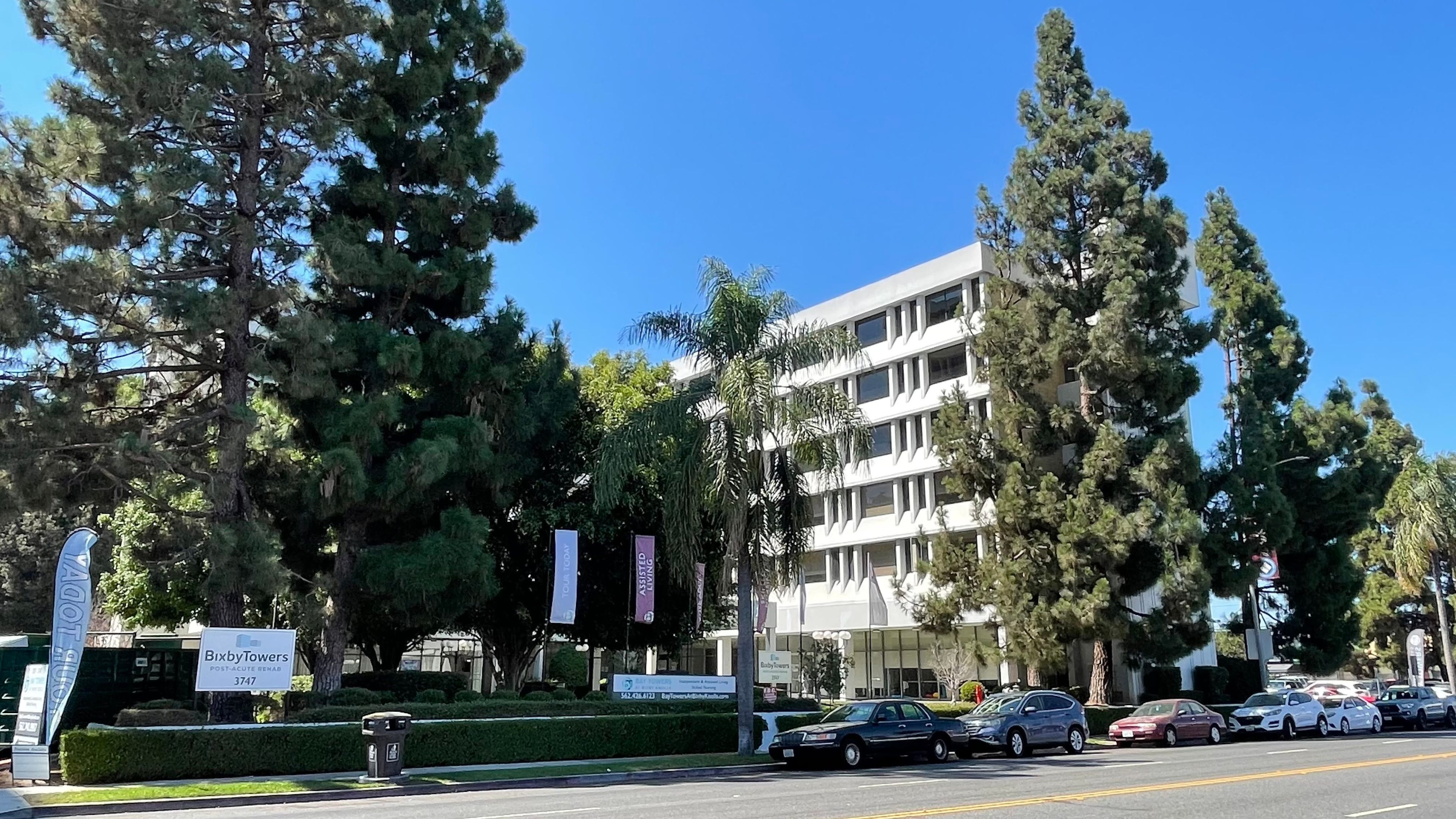 Bay Towers at Bixby Knolls 4