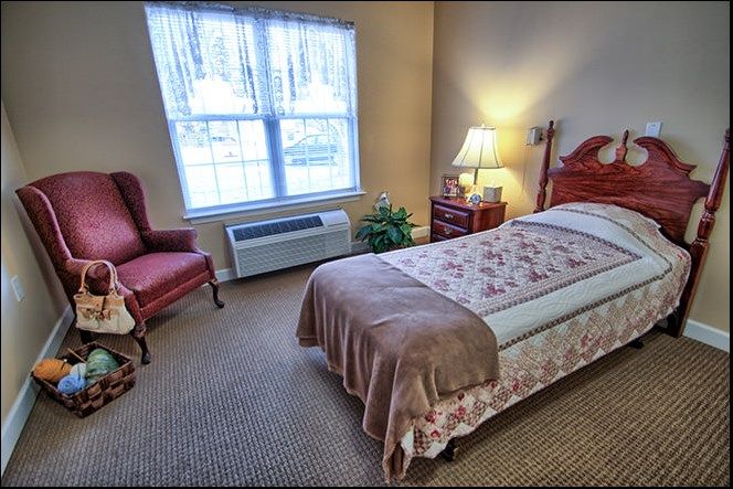 Senior living community Brookdale New Hope featuring cozy bedrooms, stylish decor, and convenient transportation.