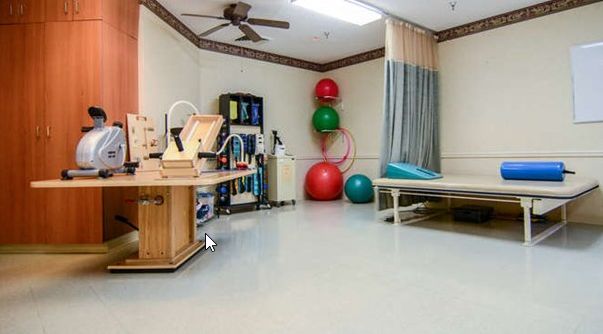 Senior living community at Heartland Health Care Center - Austin with fitness facilities
