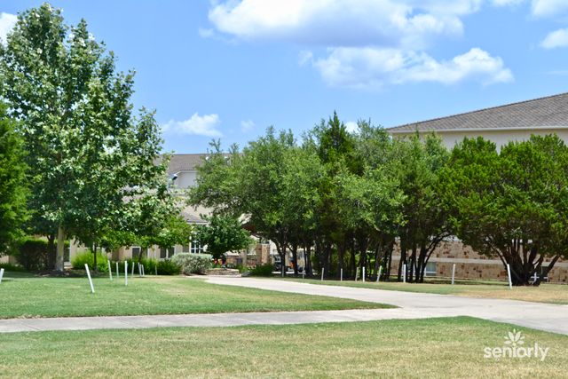 Longhorn Village - Photos & Amenities in Austin, TX