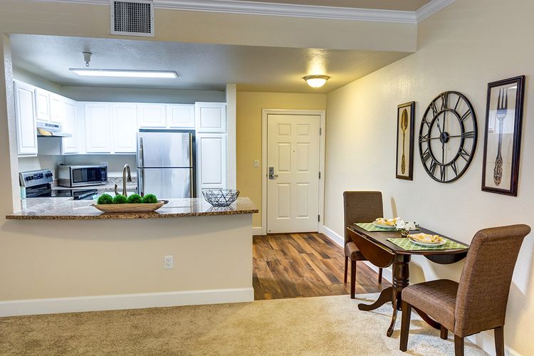 The Courtyards At Mountain View - Pricing, Photos & Amenities In Denver 