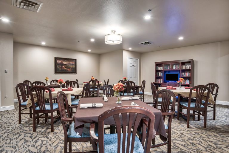 Oak Pointe Assisted Living (UPDATED) Get Pricing, See 28 Photos & Read Reviews in Warrenton, MO