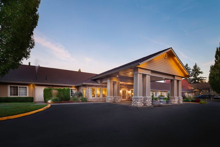 Cedar Crest Alzheimer’s Special Care Center, Tualatin, OR 1