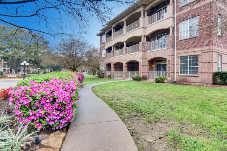 The Terraces At Kingwood Town Center, Kingwood, TX 3