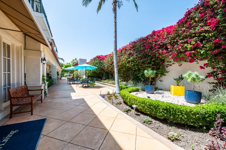 Aegis Living Granada Hills, Granada Hills, CA 3