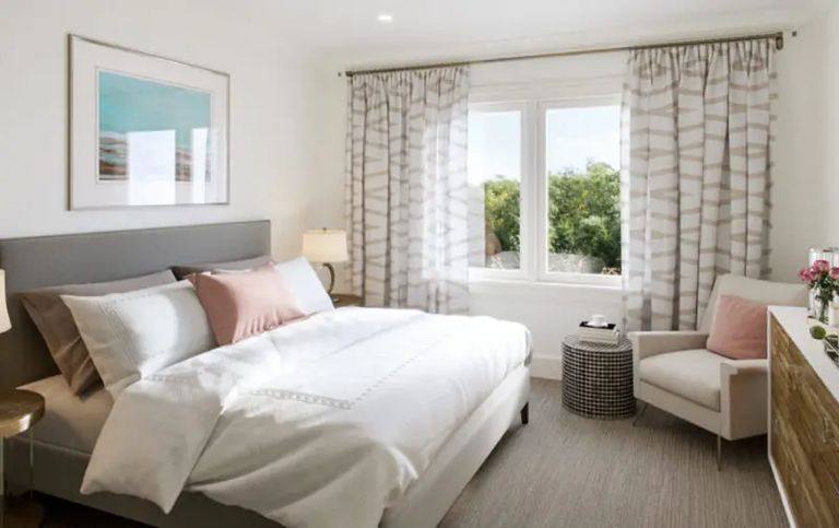 encore-luxury-living-model-bedroom-1-e1643201736830
