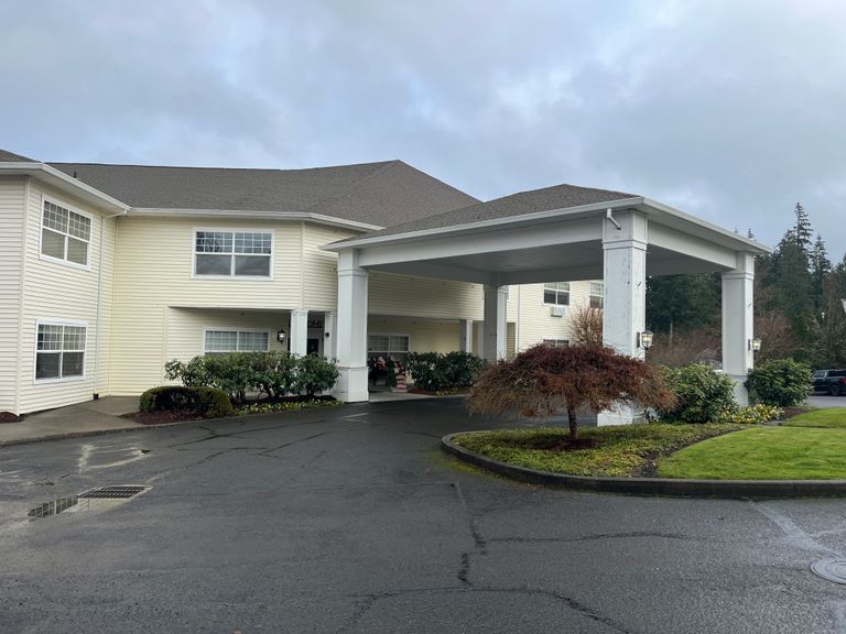 Cascadia Village Senior Living by Cogir, Sandy, OR 3