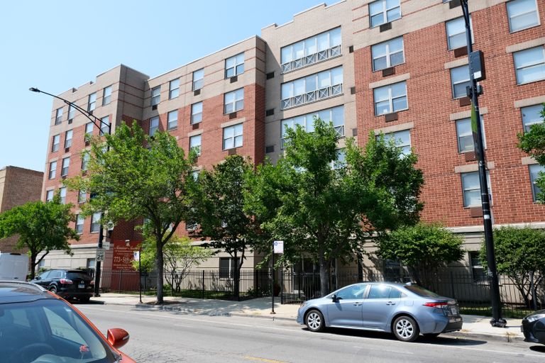 Senior Suites Ravenswood Manor, Chicago, IL 1