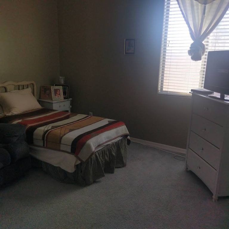 jolley-family-assisted-living-llc-bedroom-1
