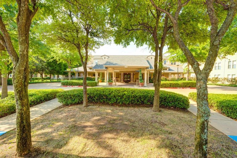 Town Village Crossing (UPDATED) Pricing & 19 Photos in Arlington, TX