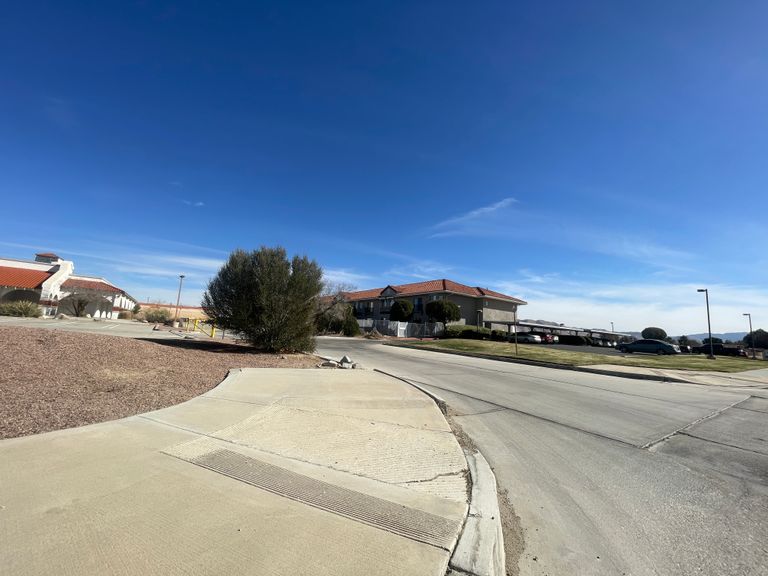 Whispering Winds Of Apple Valley, Apple Valley, CA 3