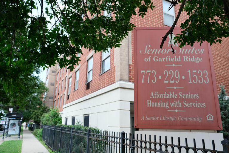 Senior Suites Garfield Ridge, Chicago, IL 2