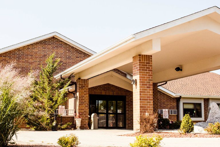 manor care nursing home pewaukee wi