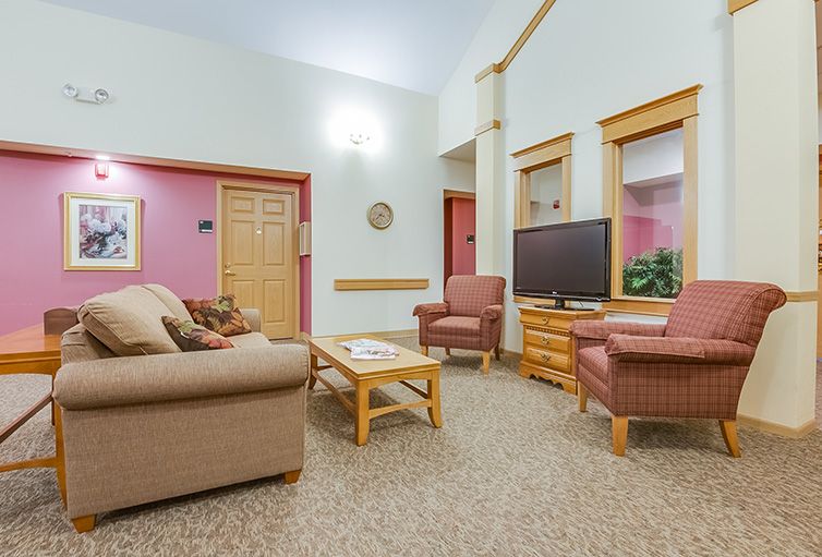 Oak Creek Place Assisted Living Community - Pricing, Photos and Floor Plans  in South Milwaukee, WI - Seniorly
