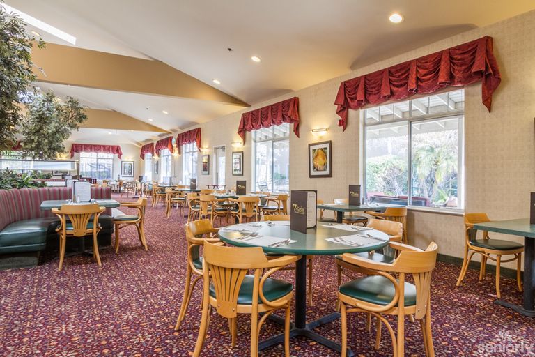 Carlton Senior Living Downtown Pleasant Hill 1