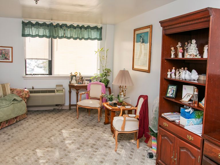 Oakwood Residence Pricing Photos And Floor Plans In Philadelphia Pa Seniorly