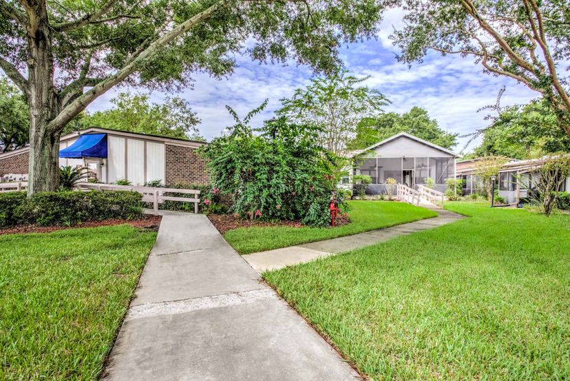 Lake Ridge Village - Pricing, Photos & Amenities in Eustis, FL