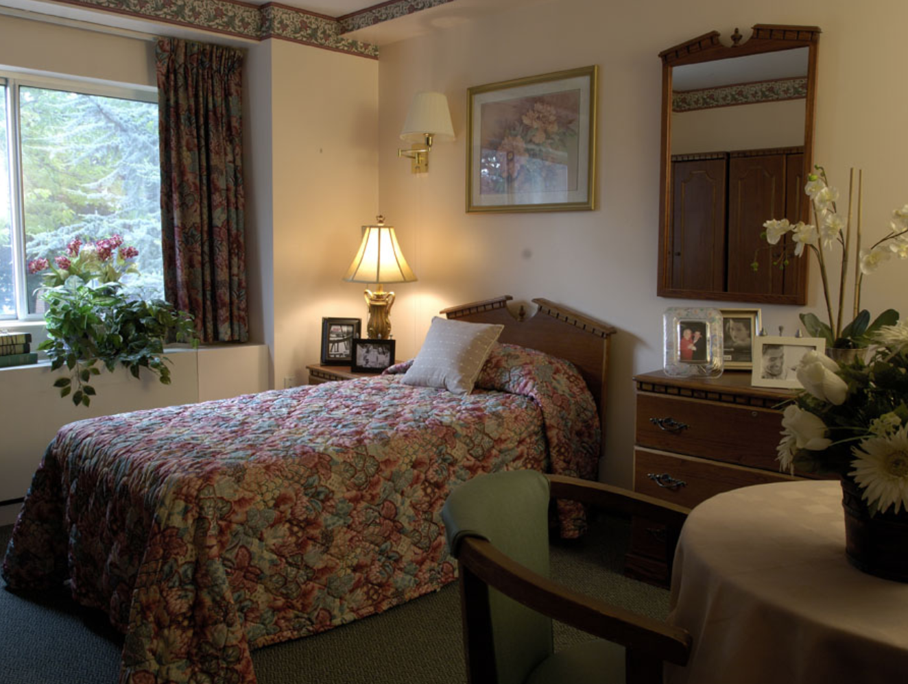 Amber Court of Pelham Gardens: Senior Living Oasis